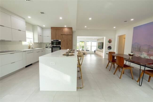 Foto del edificio - 725 NE 81st St