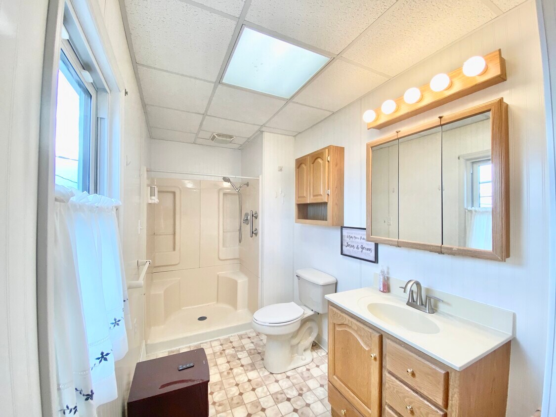 1st Floor Bathroom - 453 Spruce St
