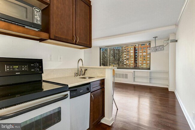 Foto del edificio - 1011 Arlington Blvd