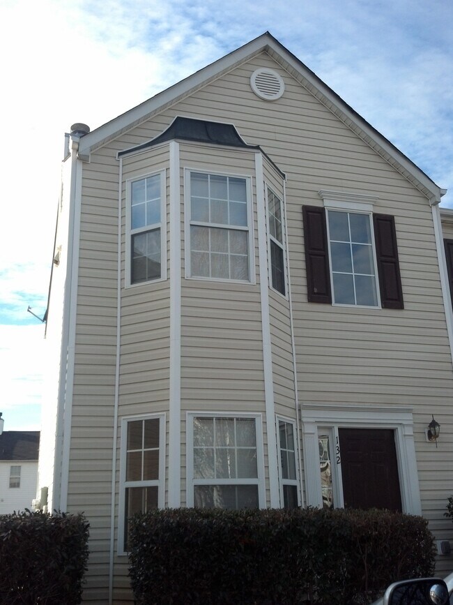 Foto del edificio - 132 Benfield Cir