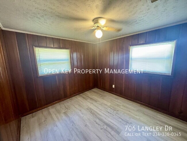 Foto del edificio - 706 Langley Dr