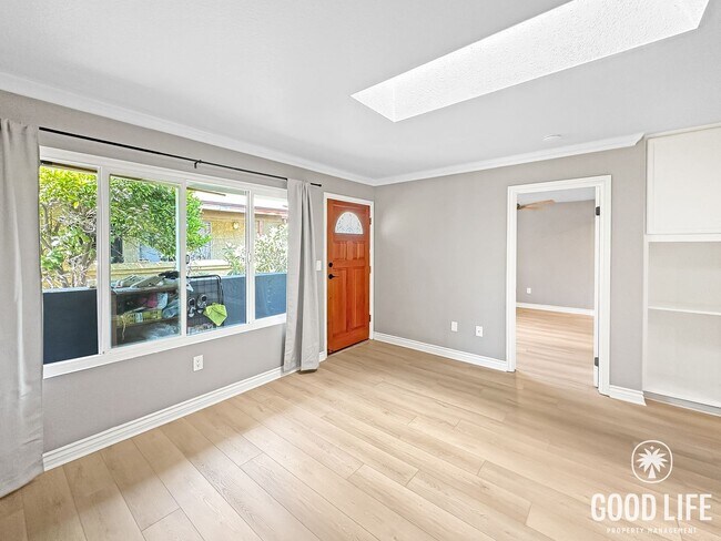 Foto del edificio - Cozy 3BR Near SDSU | 913 Sq Ft | 2-Car Garage & Bright Second-Floor Unit