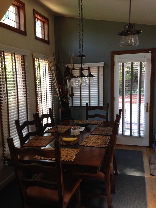 Building Photo - 21497 Madrone Dr
