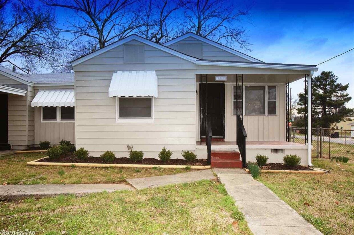 Primary Photo - 3523 Flora St