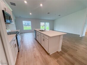 Building Photo - 2127 SW 12th Ave