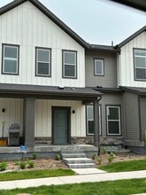 Building Photo - 2215 Village Green Way