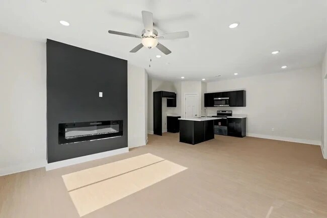 Building Photo - 12833 Red Rock