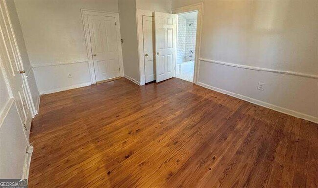 Building Photo - 194 N Clarendon Ave