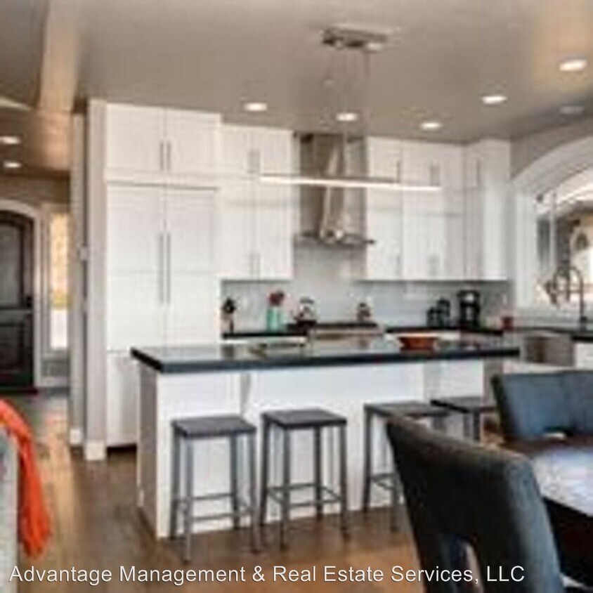 Foto principal - 3 br, 2.5 bath House - 4224 Fairway Lane