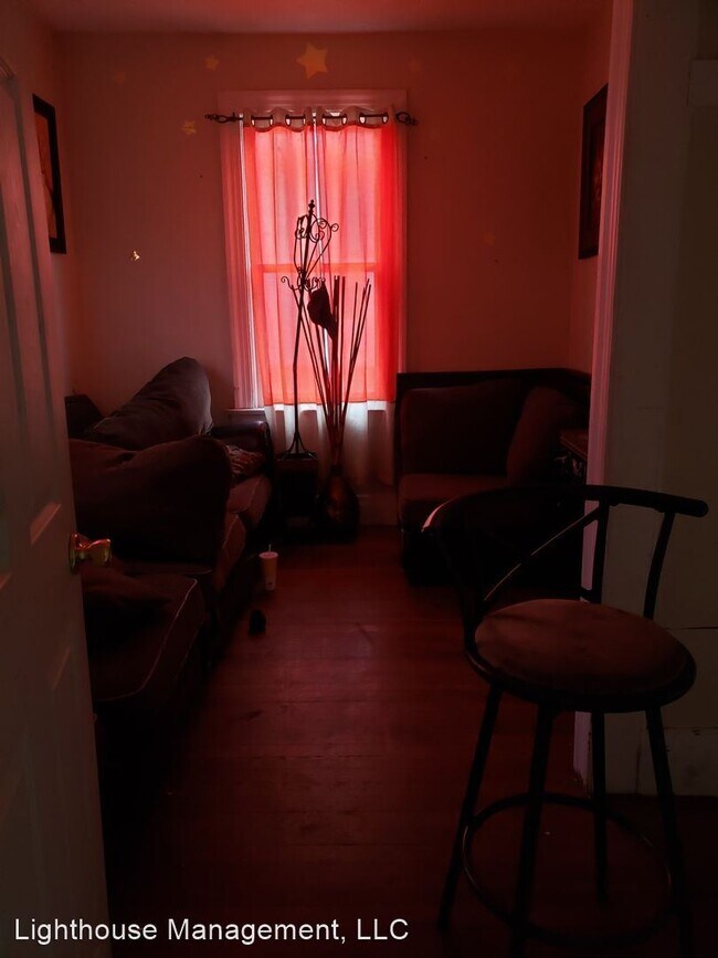 Foto del edificio - 6 br, 2 bath House - 120 Strong St.