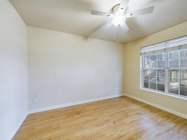 Foto del edificio - 7685 Northcross Dr