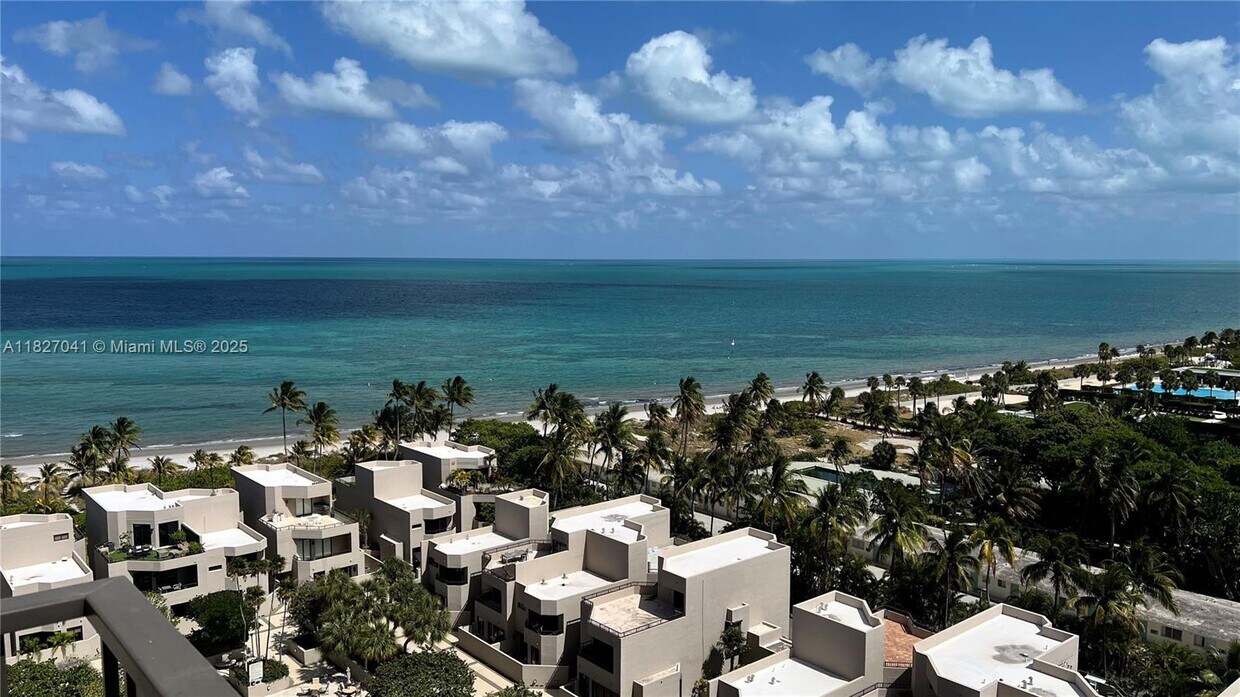 Foto principal - 201 Crandon Blvd