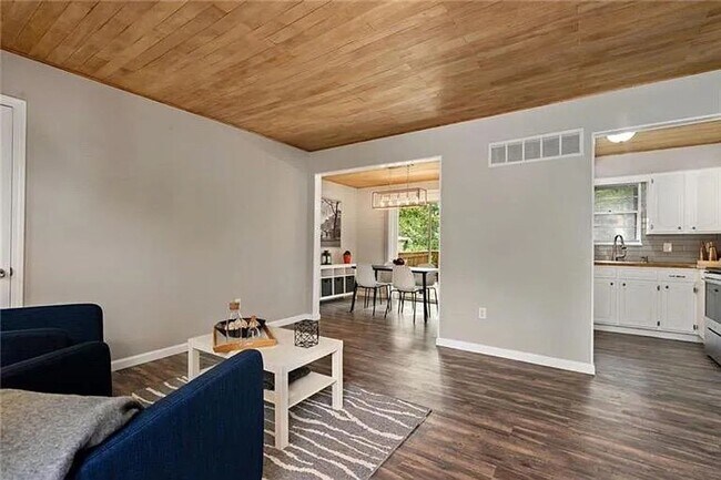 Foto del edificio - Spacious 3-Bedroom with Finished Basement ...