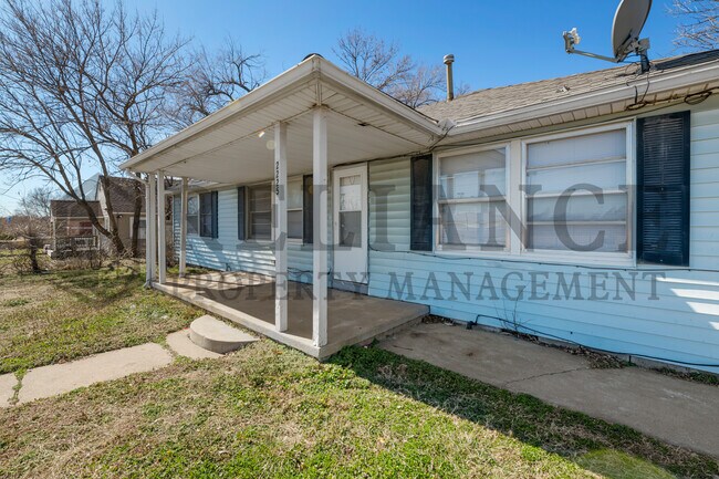 Building Photo - 2225 N Chautauqua St