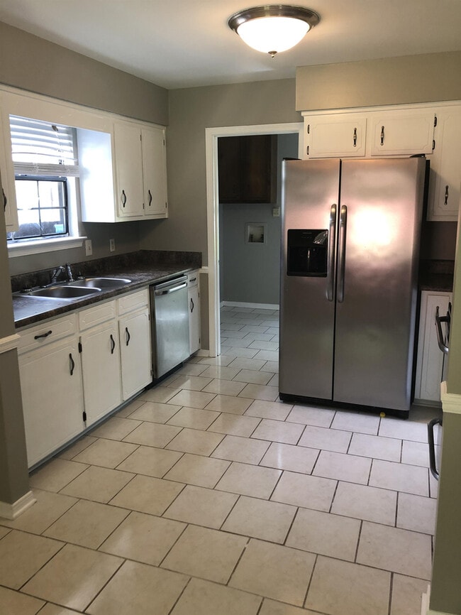 Foto del edificio - 5110 Somerset Dr W