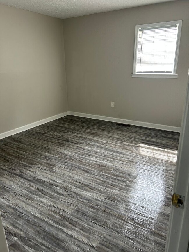 Building Photo - 1019 Bradley Ave