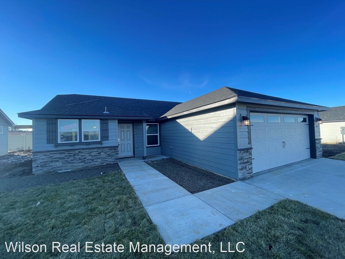 3 br, 2 bath House 1914 S 62nd Ave House Rental in Yakima, WA