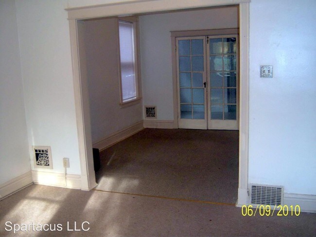 Building Photo - 2 br, 1 bath Apartment - 5516 S. Grand