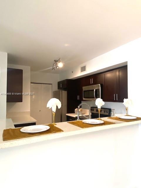 Foto del edificio - 2061 Renaissance Blvd