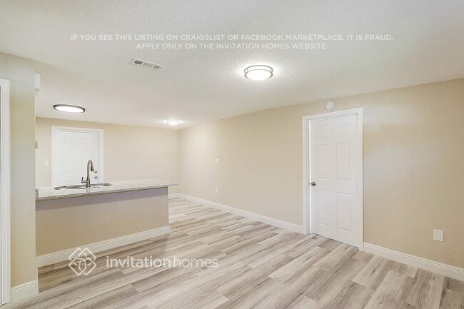 Foto del edificio - 7111 Dellwood Dr