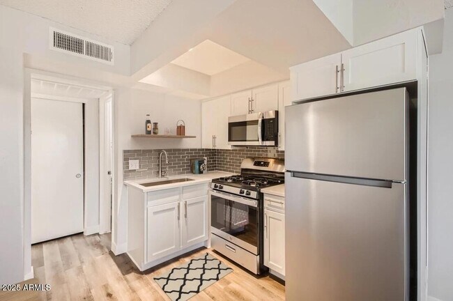 Photo - 1645 E Thomas Rd Apartment