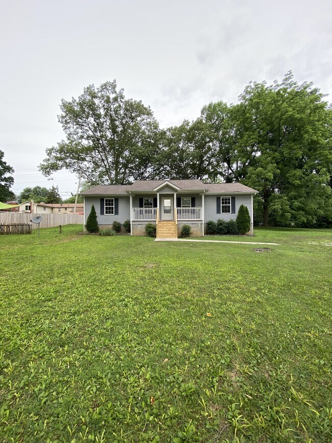 Building Photo - Charming 4-Bedroom Home with 2 Full Baths ...