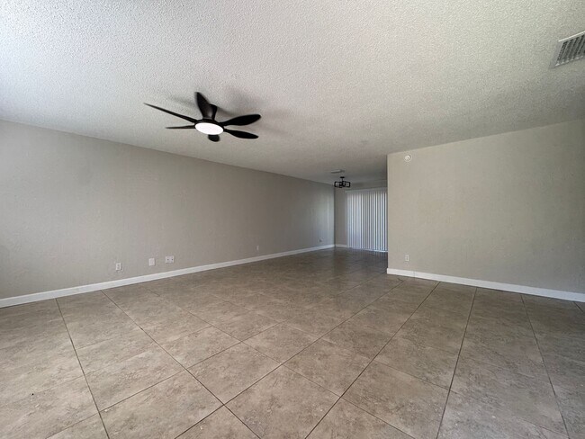 Building Photo - 2/1 Duplex in Holly Hill