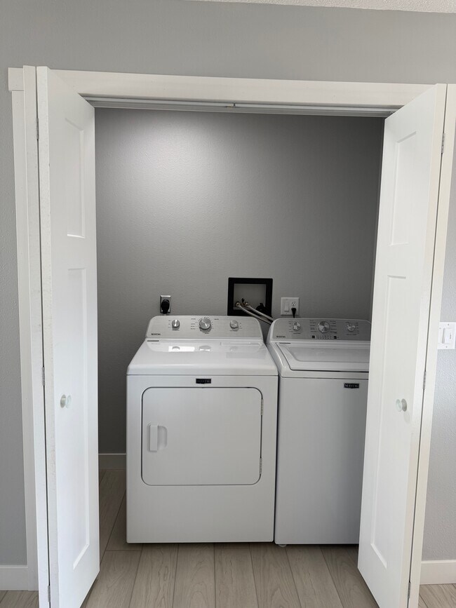 Foto del edificio - 1413 Charles St