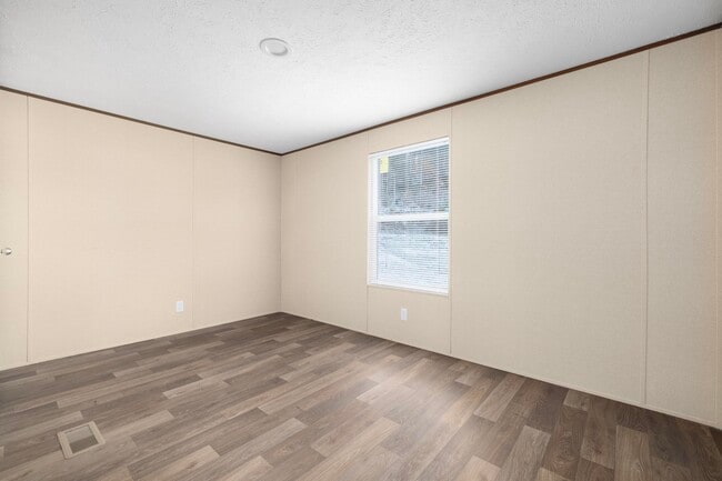 Building Photo - 100 Burrow Ln