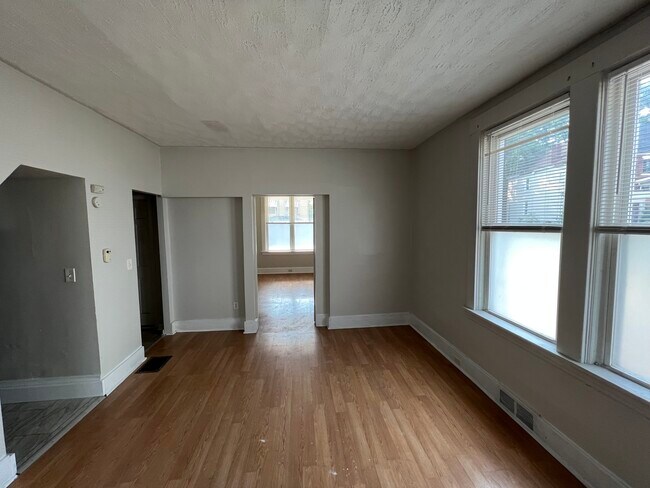 Foto del edificio - 240 N Graham St