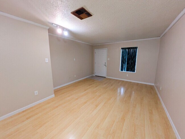 Foto del edificio - 6255 Bedford Dr