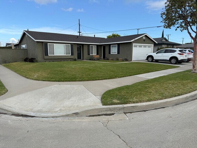 Foto del edificio - Garden Grove - Upgraded 3 Bedroom 2 Bath H...