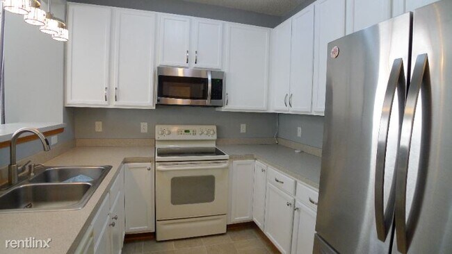 Building Photo - 3 br, 3 bath Townhome - 1601 Liberty Circle