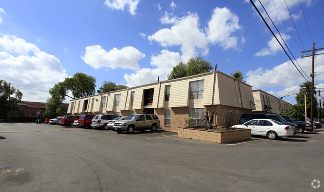 Foto del edificio - Victoria Village Apartments