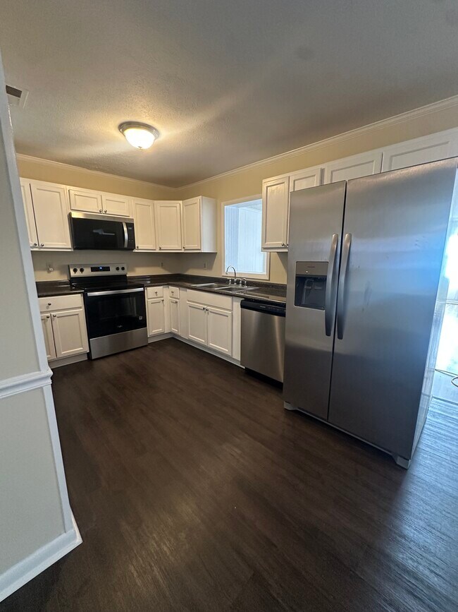 Building Photo - 330 Milburn Dr