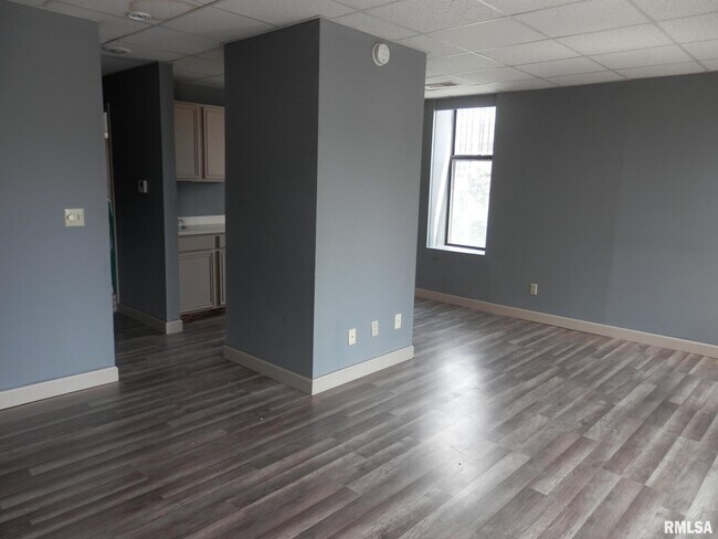 Foto del edificio - 631 E Washington St