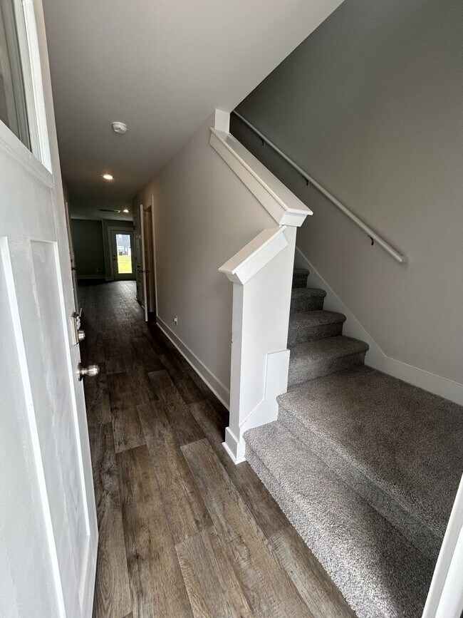 Foto del edificio - 5784 Harebell Rd
