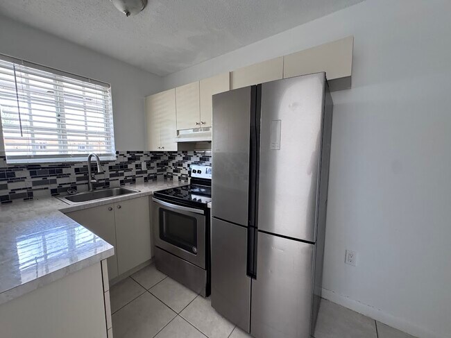 Foto del edificio - 10825 SW 86th St