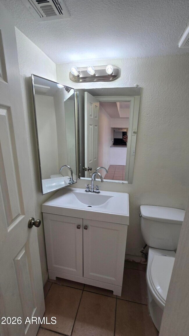 Foto del edificio - 1447 N 53rd Dr