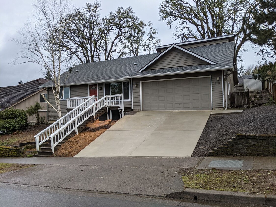 Primary Photo - Beautiful 4-Bedroom, 2-Bath Plus Office In...