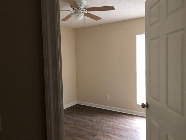 Building Photo - 224 Glade Ln