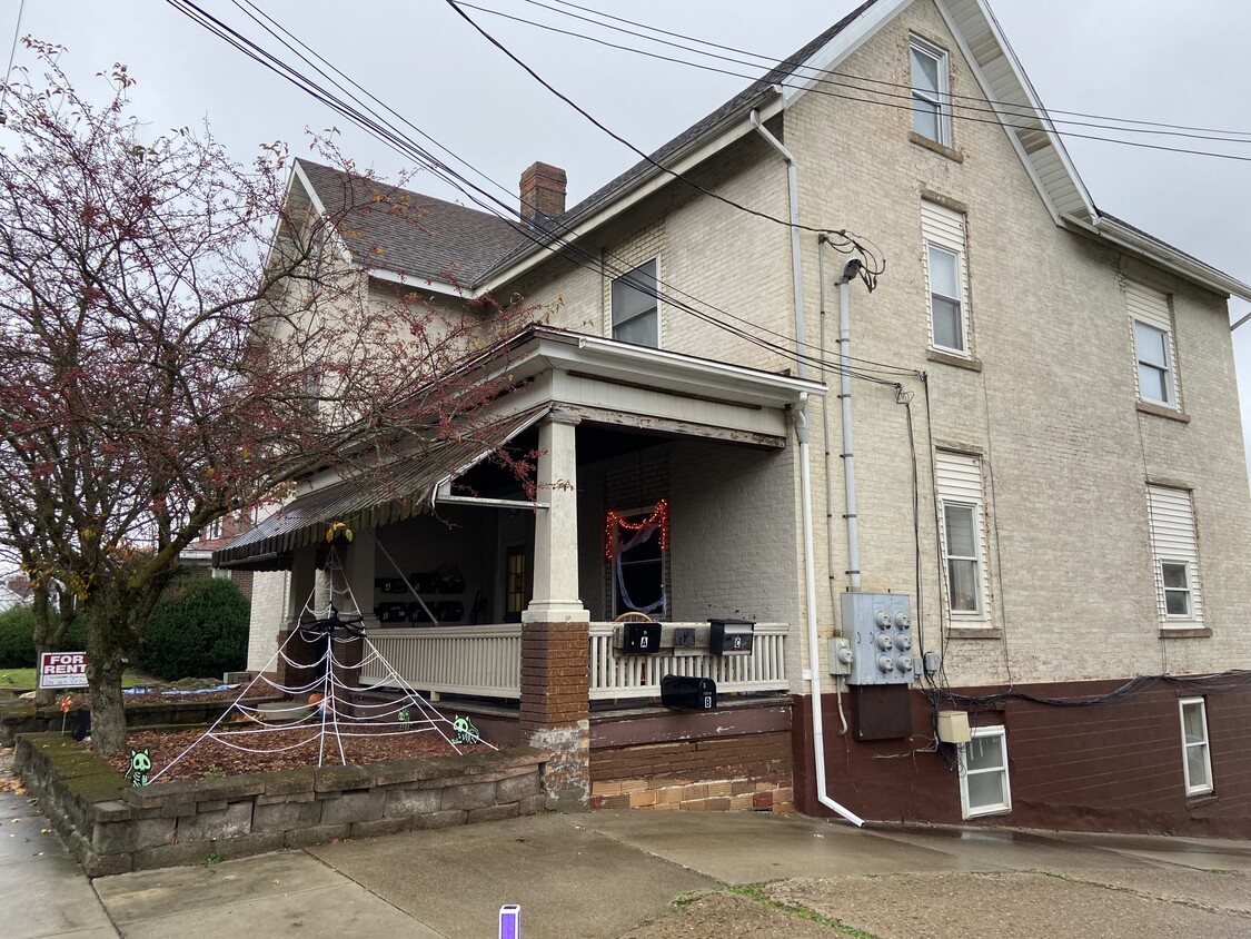 560 E Maiden St, Washington, PA 15301 Townhome Rentals in Washington