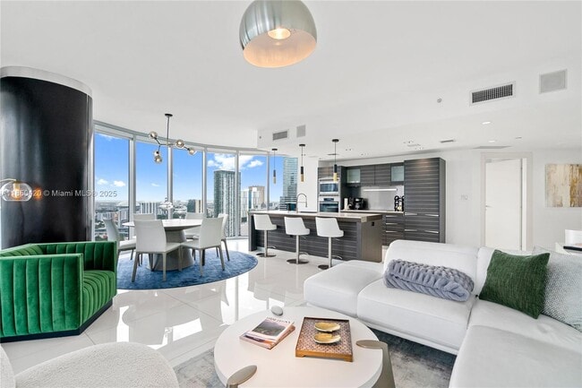 Building Photo - 200 Biscayne Boulevard Way