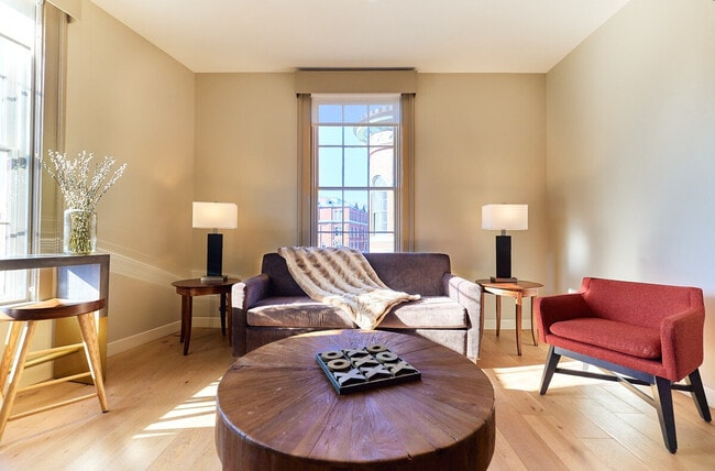 Building Photo - 121 Middle St