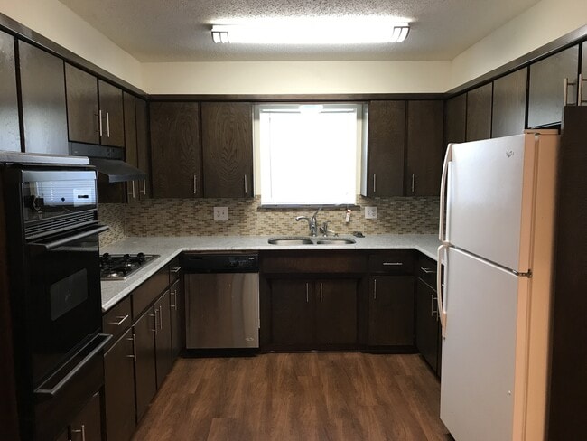 Building Photo - Beautiful 3 bed home for rent in Midwest C...