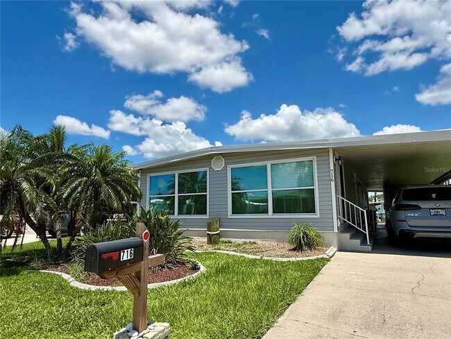 Foto del edificio - 716 Blackburn Blvd