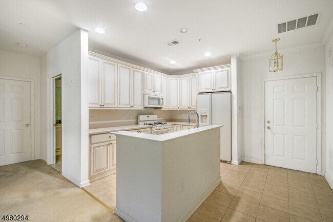 Building Photo - 33 Ridgeview Ln
