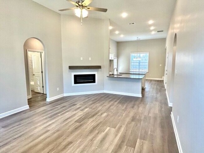 Foto del edificio - Now Leasing a 5-Bedroom 3 Bath Home in Hor...