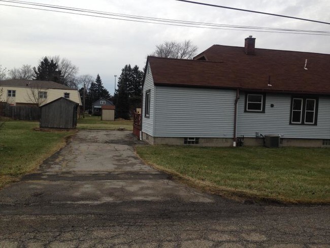 Building Photo - 936 Moyer Ave