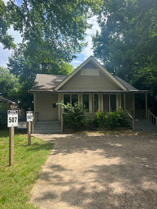 Building Photo - Cute Duplex!